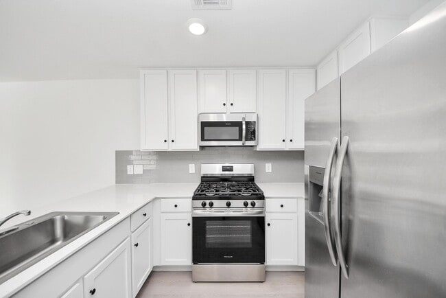 Building Photo - 248 Hazy Pnes Ln