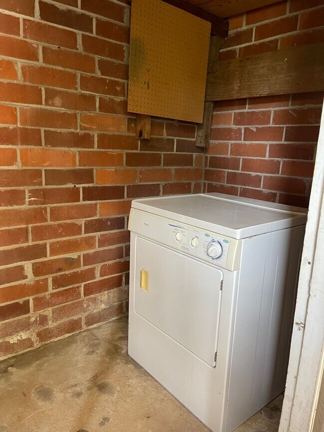 Building Photo - Two Bedroom One Bath in Normaltown