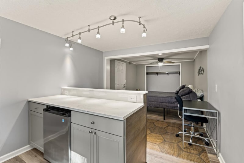 Building Photo - 350 Hill Park Dr