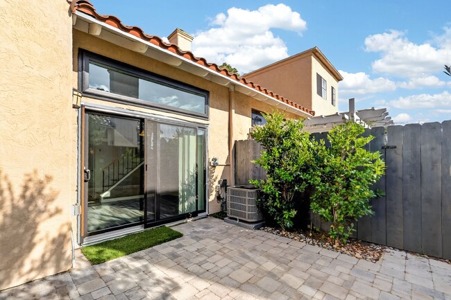Building Photo - 3681 Caminito Cielo Del Mar