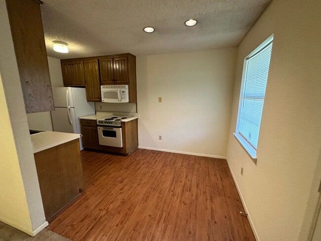 Building Photo - 1214 Baylor Ave