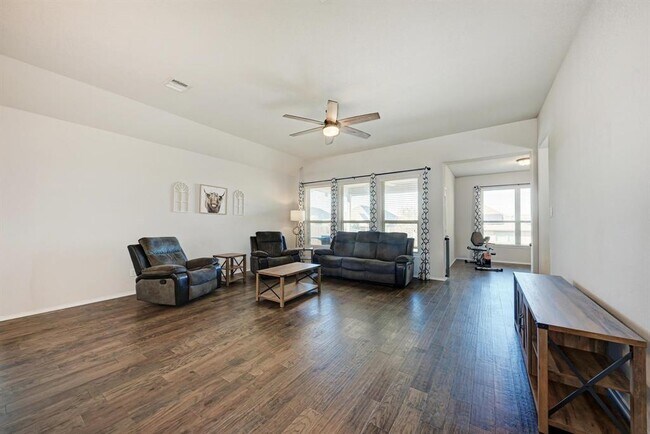 Building Photo - 136 Finley St