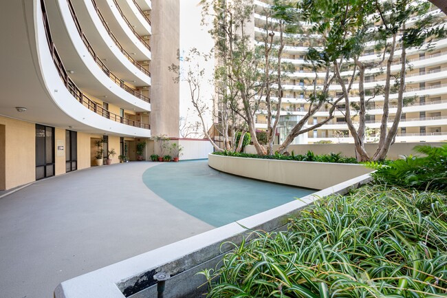 Building Photo - 4267 Marina City Dr