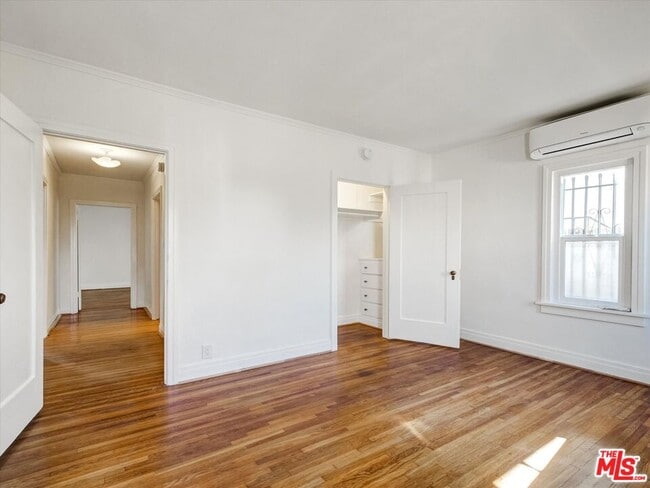 Building Photo - 243 N Berendo St