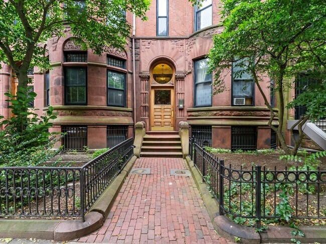Primary Photo - 473 Beacon St