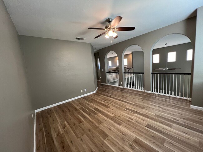 Building Photo - 3156 N Applegate Ave