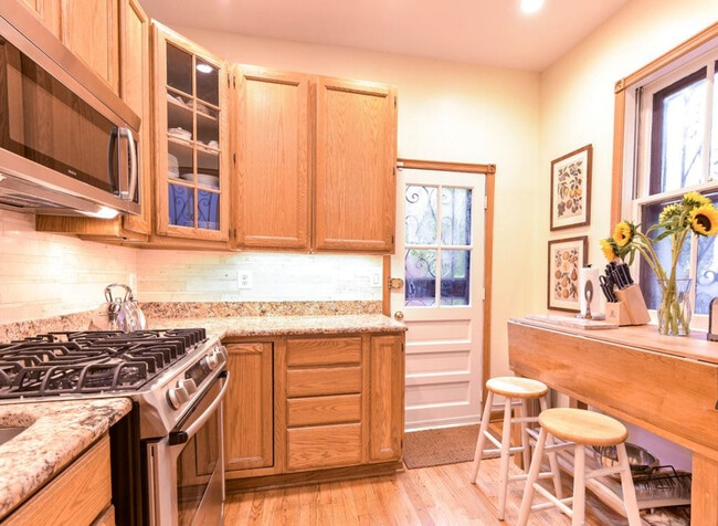 Building Photo - 1127 Independence Ave SE