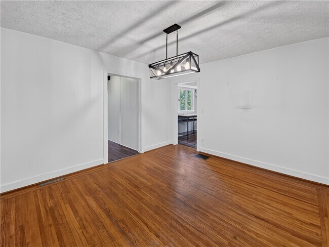 Building Photo - 140 Irvington Rd