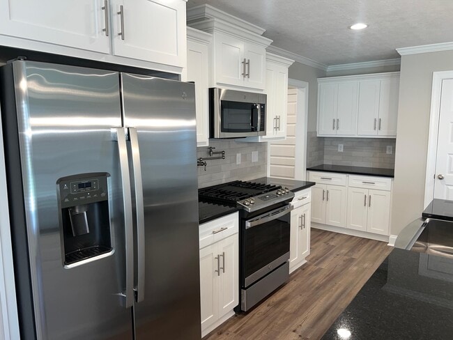 Building Photo - 7161 Paisley Cir