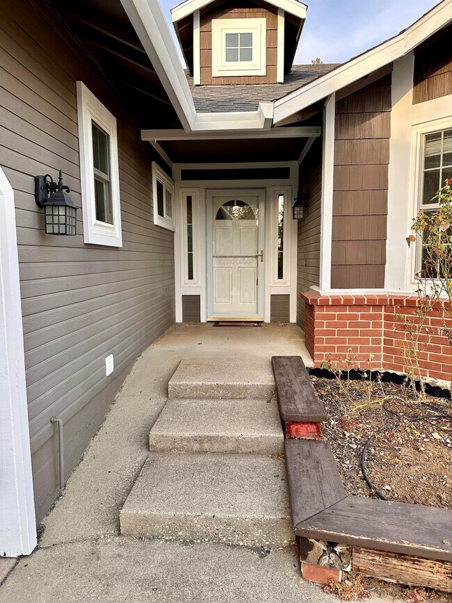 Building Photo - 148 Castlemont Dr