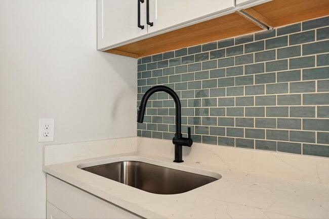 Building Photo - 254 Stribling Ave