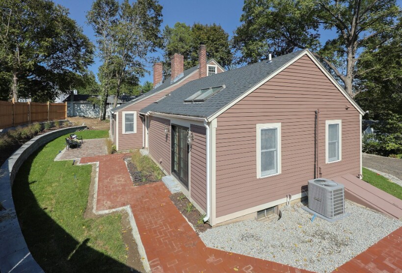 Building Photo - 144 Old Connecticut Path