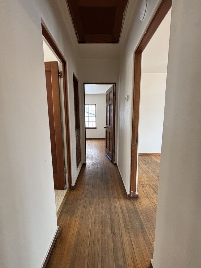 Building Photo - 2 Bedroom House for Rent