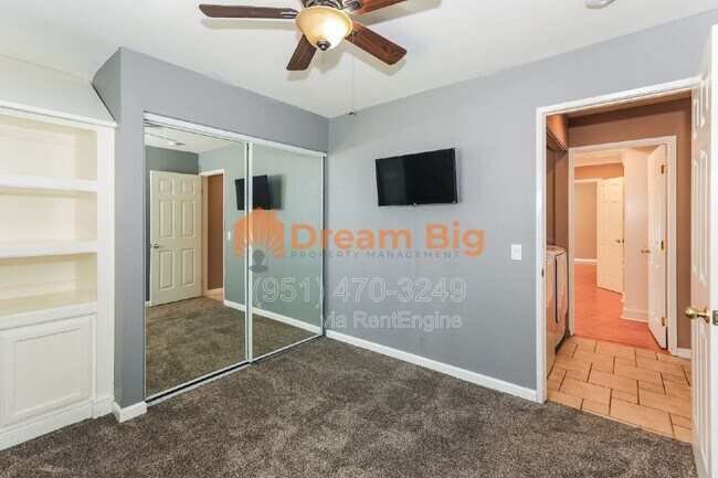 Building Photo - 1493 Evergreen Ave