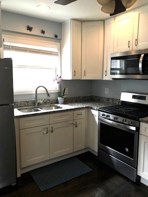 Building Photo - 120 Lathrop Ave