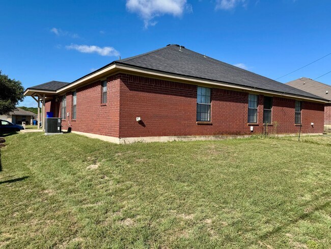 Building Photo - 205 Janelle Dr