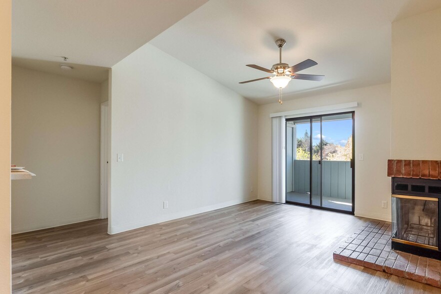 living room - Vintage Pointe Apartments