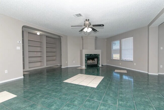 Building Photo - Room in Single Family Home on Heyerdahl Dr
