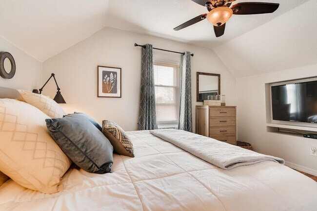 Building Photo - 3332 Eliot St