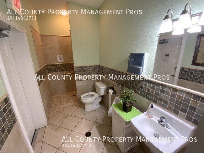 Building Photo - 5207 Manorwood Dr