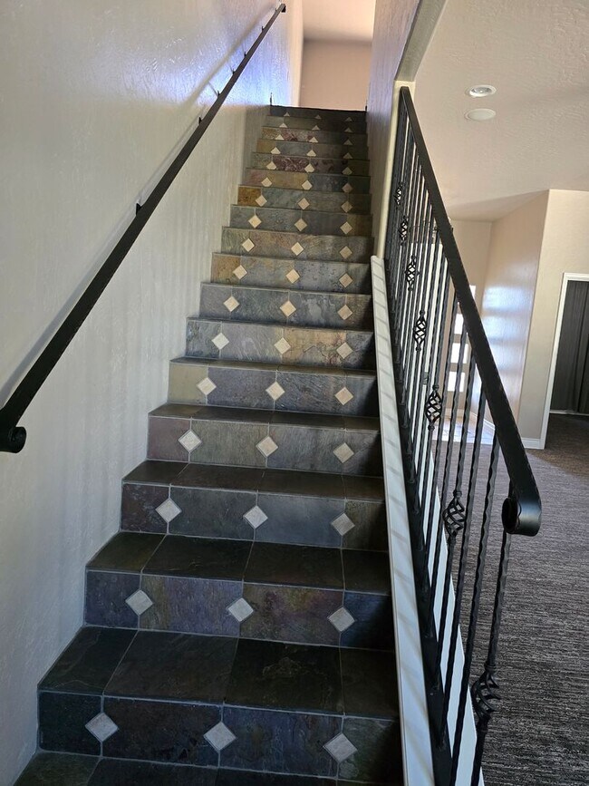 Building Photo - Beautiful 3-Bedroom Home with Scenic Views in the Redlands