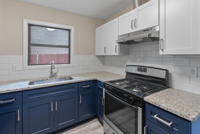 Building Photo - 1121 Brookstone Rd