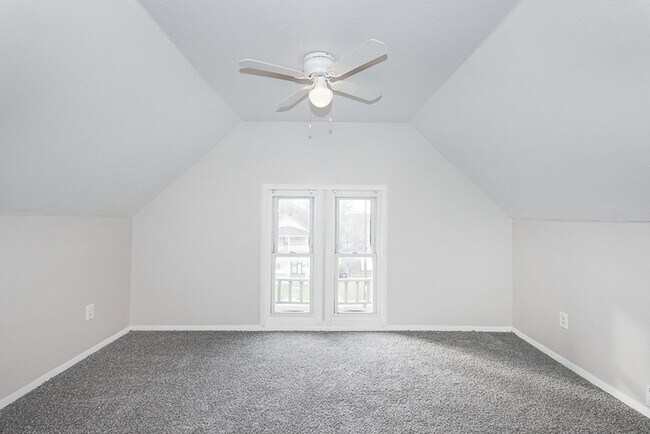 Building Photo - 1025 W 23rd St