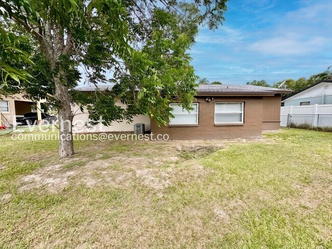 Building Photo - Limited Time Special Offer / 3 Bed/1.5 Bath Home with Carport / Pet-Friendly / Available Now!