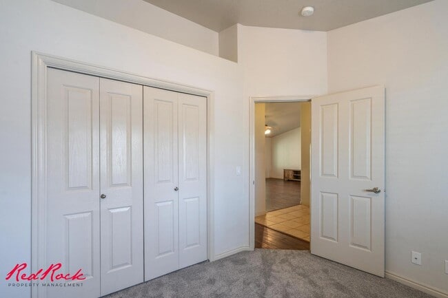 Building Photo - Partially Furnished 3 Bedroom Home with Co...