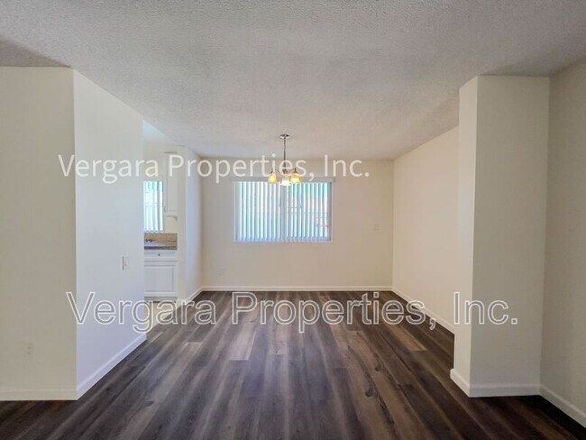 Building Photo - 2513 Ruhland Ave