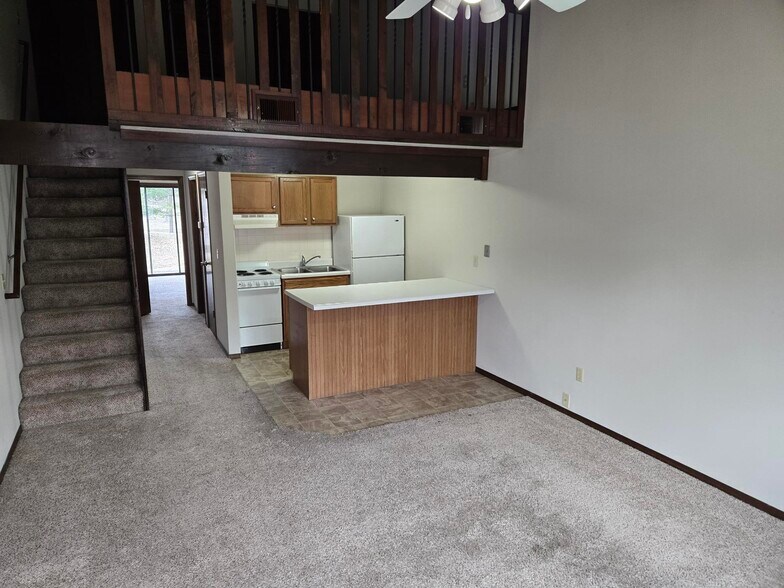 Building Photo - 17 Village Ct