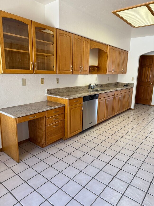 Building Photo - Tucson Foothills Home
