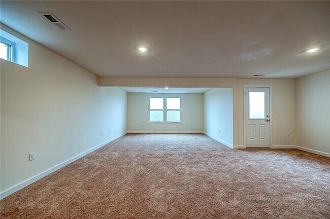 Building Photo - 123 Foxhound Dr