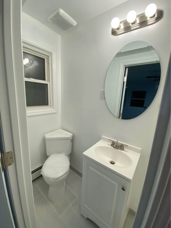 Building Photo - 2 Roland Rd