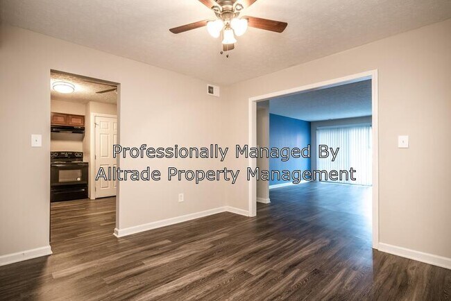Building Photo - 9400 Doral Ct