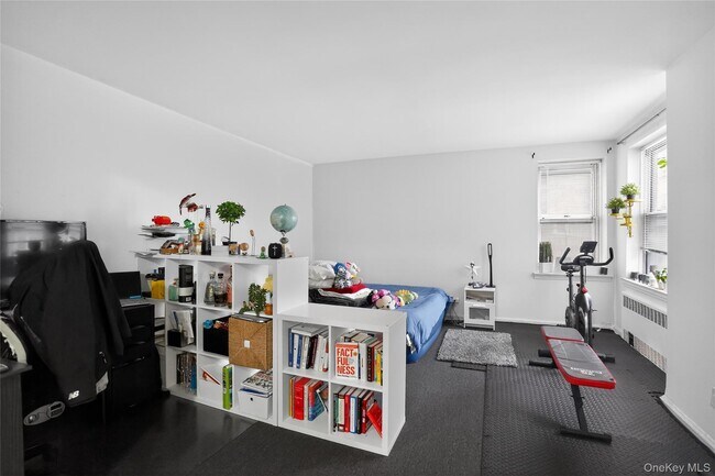 Building Photo - 105-24 63rd Dr