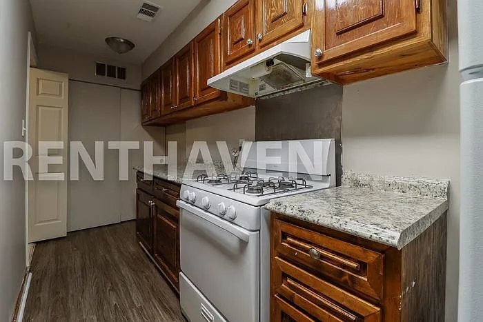 Building Photo - 301 Oregon Trail