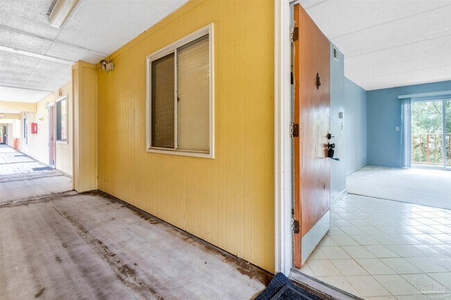 Building Photo - 209 W Miracle Strip Pkwy