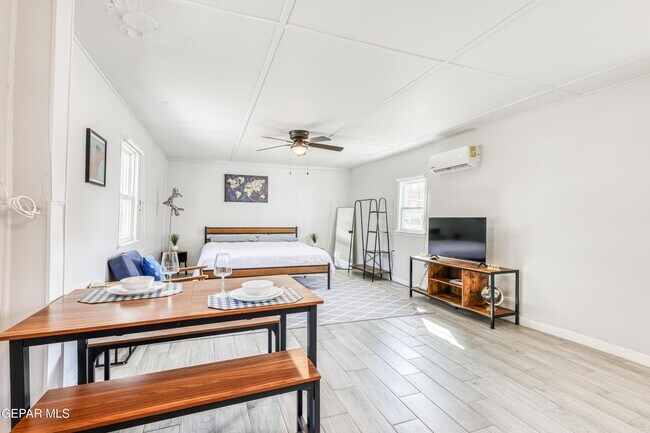 Building Photo - 2729 Pershing Dr