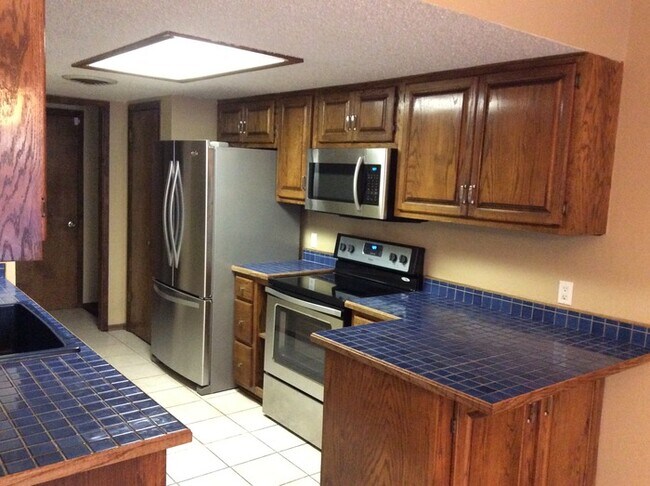 Building Photo - 2020 Glenarm Dr