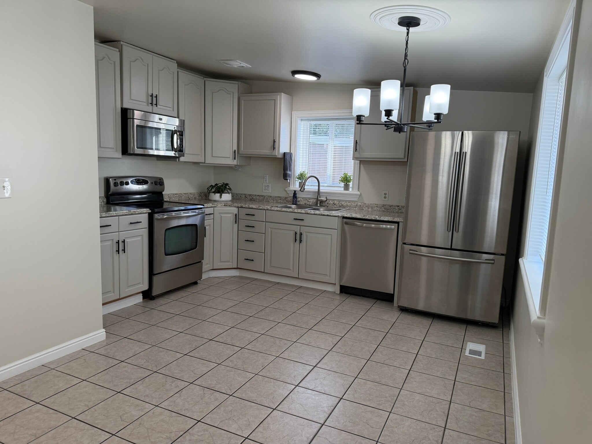 Building Photo - 5089 S 1950 W