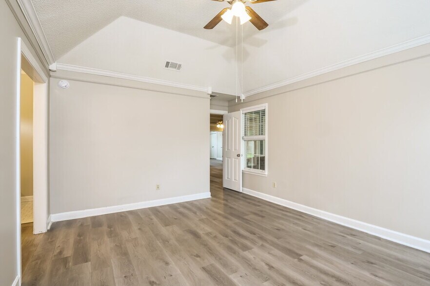 Building Photo - 6643 Collins Way Dr