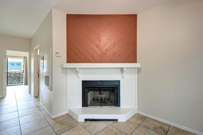 Building Photo - 2901 San Jacinto Blvd