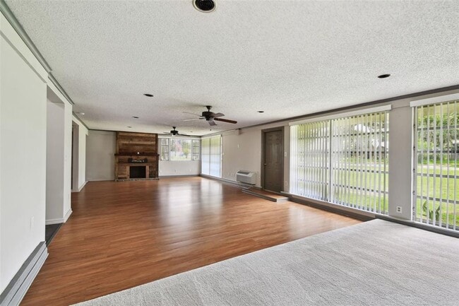 Building Photo - 206 N Montclair Ave