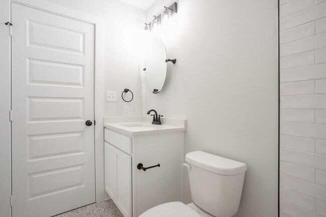 Building Photo - Downtown Savannah Carriage House New Construction