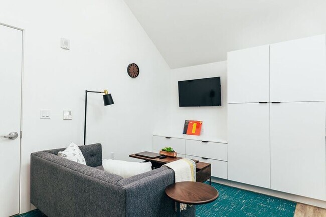 Building Photo - 1058 18th St