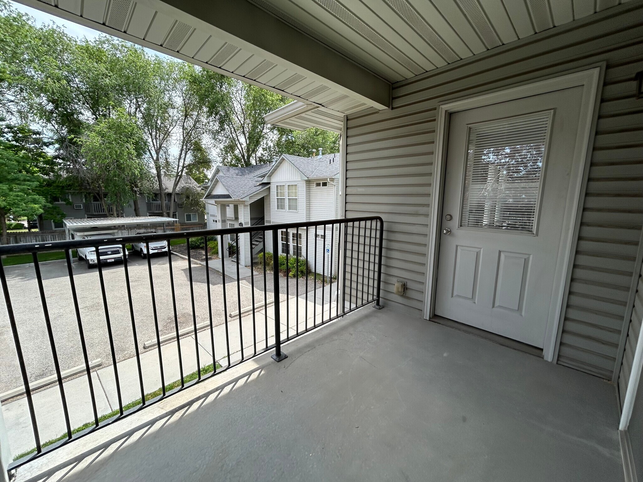 Building Photo - 1621 S Eagleson Rd