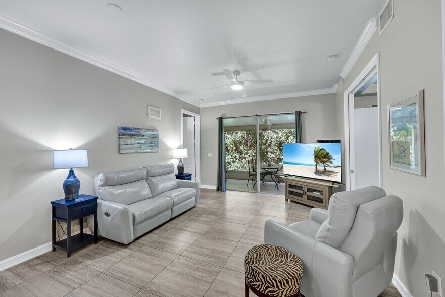 Living Room - 4450 Chickee Hut Ct
