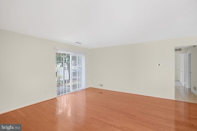 Building Photo - 1207 Yarmouth Ln