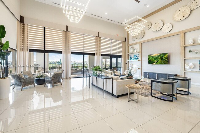 Building Photo - 10537 W 32nd Ln